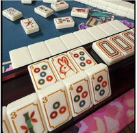 Jeu de Mahjong Américain Style Vintage avec Tuiles Crème à Motifs Cheval Lapin Tulipe Oiseau et Tuiles de Mahjong à Encre Rouge et Verte