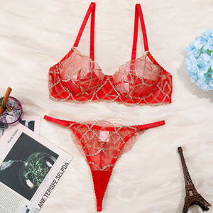 Ensemble de lingerie féminine haut de gamme en dentelle et maille transparente avec décoration en fil doré, style rétro sexy, deux pièces - Product Image 5