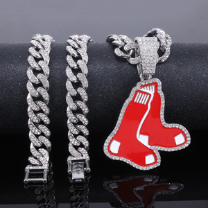 Collier pendentif équipe MLB <span class=keywords><strong>Boston</strong></span> Red Sox, breloque logo Red Sox en émail glacé, chaîne cubaine plaquée or, pour fan de baseball hip-hop - Product Image 4