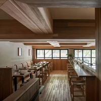Ensembles de tables à manger modernes de luxe pour les restaurants d'hôtels 5 étoiles avec des chaises rembourrées durables, bois personnalisable, utilisation en bar, salle de sport