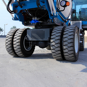 Camion malaxeur à béton Isuzu 9M3 d'occasion avec moteur et groupe motopropulseur, couple élevé, quatre roues motrices, prix négociable - Product Image 2