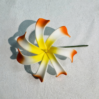 Pique à cheveux en mousse EVA artificielle Plumeria à 7 pétales en spirale dégradée, bâtonnet à cheveux Frangipani hawaïen, accessoire capillaire floral tropical