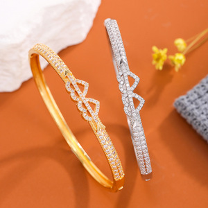 Bracelet tendance en or et argent, micro-serti de zircons, design double cœur, bijoux de fête pour femmes - Product Image 1
