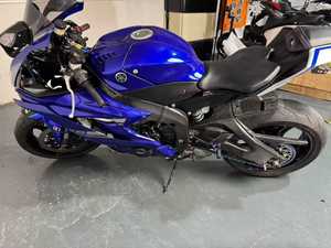 Motocicleta Deportiva YZF-R6 599cc |   Motor de Alto Rendimiento para Carreras y Conducción en Calle, Velocidad 80 km/h - Product Image 4