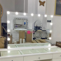 Yicheng Beauté En Gros Chambre Ongles Salon De Beauté Table De Maquillage avec Miroir Blanc Ivoire Lumière Française Coiffeuse De Luxe