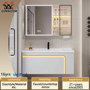 Ensemble de meuble-lavabo de salle de bain blanc sur mesure avec éclairage flottant, armoire miroir LED et lavabo en céramique intégré pour projets hôteliers et d'appartements - Product Image 1