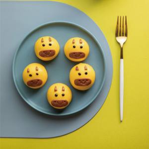 Sanquan - Bollos de Frijol Rojo con Forma de Vaca - Dulces Congelados Chinos de Trigo Suave en Caja para Congeladores de Supermercados - Product Image 3