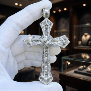Venta al por mayor de fábrica, diseño ODM, colgante de letra cristiana de plata 925 con moissanita VVS, chapado en rodio, estilo punk BeReal, joyería para hombre - Product Image 1