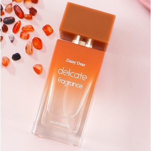 สเปรย์น้ำหอม Sweet Miss Fragrance Mist Style Lady Parfum กลิ่นหอมติดทนนาน สดชื่น เบาสบาย กลิ่นดอกไม้และผลไม้ คลาสสิก - Product Image 1