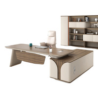 Bureau de direction de luxe, bureau de cadre, poste de travail de bureau, bureau de direction, poste de travail informatique, ordinateur de bureau