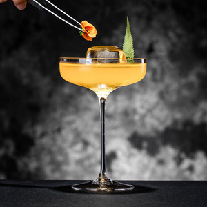 Japanisches Cross-Cut Martini-Glas Holz-Cocktailglas Kelch Schmetterlings-Becher <span class=keywords><strong>Bar</strong></span>-Weinglas - Product Image 4