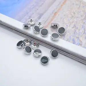 Düğme üreticileri özel tasarım Logo moda dekoratif kapakları çinko alaşım dört parça Metal baskı raptiye düğmesi thobe