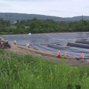 Bâche géomembrane pour bassin à crevettes 500 microns 750 microns HDPE – Prix <span class=keywords><strong>de</strong></span> <span class=keywords><strong>vente</strong></span> <span class=keywords><strong>en</strong></span> Indonésie pour pisciculture - Product Image 1