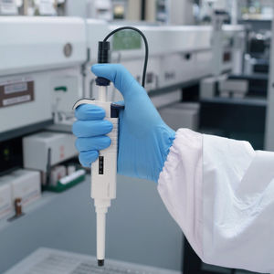 Heng Nuo MicroPette <span class=keywords><strong>Plus</strong></span> de plástico totalmente autoclavable con puntas de 0.1ul a 10000ul con soporte para uso en laboratorio Manejo de líquidos - Product Image 5