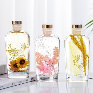Diffuseur de parfum à roseaux en verre rectangulaire étroit de 175 ml avec fleurs naturelles flottantes, parfum longue durée, décoration de maison - Product Image 3