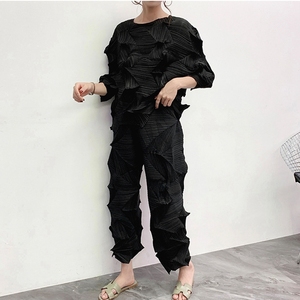 Conjunto De 2 Piezas De Diseñador De Alta Gama Para Mujer De Tallas Grandes, Camiseta Y Pantalón Midi Plisado De Color Sólido, Ecológico, Informal Y Con Personalidad - Product Image 3