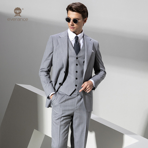 Abito da uomo grigio chiaro a righe con revers a punta, monopetto, formale, per affari e matrimoni - Product Image 2