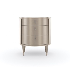 Table de chevet moderne en bois massif à 3 tiroirs Table de chevet de beauté Accents dorés Commodes pour le rangement de la chambre à coucher - Product Image 4