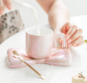 Juego de Tazas y Platos de Café con Lazo Iridiscente Electrochapado, Taza de Cerámica 3D Personalizable, Regalo Perfecto para Parejas y Bodas - Product Image 6