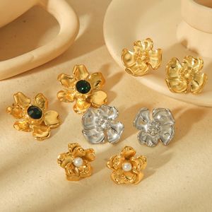 Pendientes de Flor con Perlas y Piedras Verdes, Baño de Oro de 18K sobre Plata, Engaste en Bisel, para Uso Diario - Product Image 1