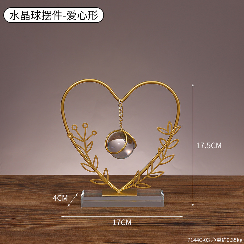 Ornement pendentif boule de cristal en forme de coeur