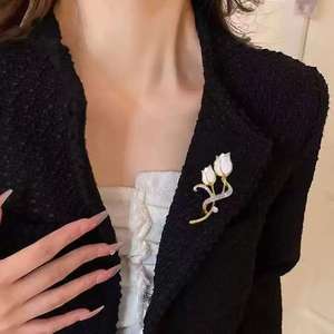 Broches de Aleación de Tulipanes Chapados en Oro, Modernos y Elegantes para Mujer, de Alta Calidad Coreana, Regalo Personalizado para Bodas, Compromisos y Fiestas - Product Image 5