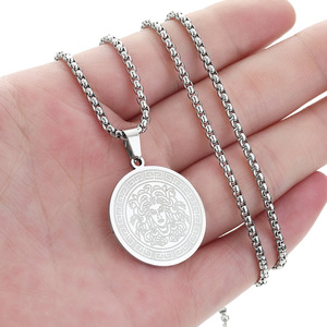 Nuevo disco grabado colgante mitología griega joyería Gorgon Medusa oro griego collares de acero inoxidable regalos para mujeres - Product Image 3