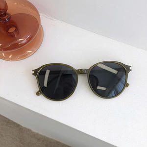 แว่นกันแดดสไตล์เกาหลีใหม่สีส้มย้อนยุคทรงกลมป้องกันรังสียูวี 400 ประเภท 3 แว่นกันแดดดีไซน์วงรี F3-3386 - Product Image 3