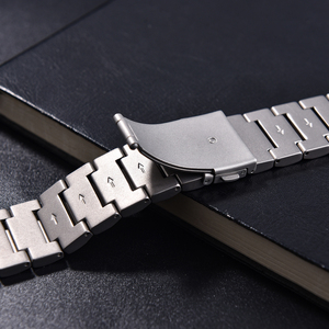 Correa de reloj de titanio de lujo JAETIUM para Apple Watch de 49 mm y 45 mm, brazalete de metal ligero con cierre seguro - Product Image 4