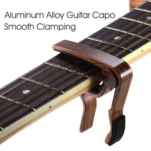 Cejilla de guitarra de Color de madera de aleación de aluminio para guitarra folclórica de 6 cuerdas guitarra eléctrica con 3 púas de Color aleatorio