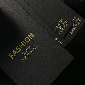 Etiquetas Colgantes de Papel 3D Personalizables con Impresión UV y Estampado Dorado para Ropa y Zapatos - Etiquetas de Marca DIY (Precio de Fábrica) - Product Image 3