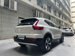 Voiture d'<span class=keywords><strong>occasion</strong></span> <span class=keywords><strong>Volvo</strong></span> <span class=keywords><strong>XC40</strong></span> 2024 B4 48V Mild Hybrid <span class=keywords><strong>AWD</strong></span> Inscription Luxury Edition (National VI) - Product Image 4