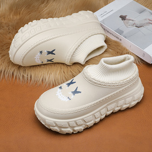 Pantoufles en coton à semelles épaisses pour femmes, doublées de polaire, chaudes, antidérapantes, à bout fermé, résistantes à l'usure, pour l'automne et l'hiver, avec visage souriant - Product Image 1