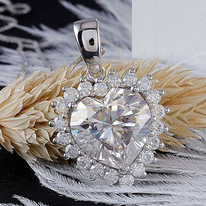 Collana con Ciondolo a Cuore per Donne, Elegante Gioiello d'Amore, Accessorio di Moda per Uso Quotidiano, Idea Regalo - Product Image 2