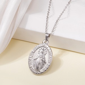 Collier Pendentif Ovale Minimaliste Religieux en Acier Inoxydable Plaqué Or, Miraculeux, Vierge Marie, Vente en Gros - Product Image 6