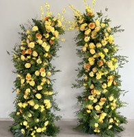 J-H094 Vente en gros Arche florale de luxe rose et blanche en fleurs artificielles pour décoration de toile de fond de mariage, arrangement floral en roses de soie