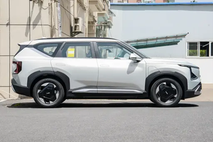 Kia EV5 Edición Land 2025 Plateado - SUV Eléctrico Premium Más Vendido con 530 km de Autonomía y Diseño - Product Image 6