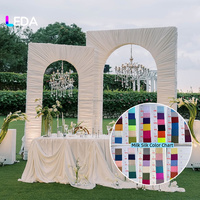 Toile de fond plissée blanche LEDA avec support double face en alliage d'aluminium pour la décoration de scène de mariage