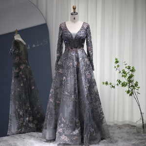 Robes de soirée classiques pour femmes SZ041 à manches longues et col en V avec plumes, cristaux, taille naturelle et motif - Product Image 3