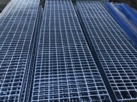 Grilles en acier galvanisé à chaud soudées, couvercles de drains, plateformes de passerelle, allées, marches d'escalier en acier