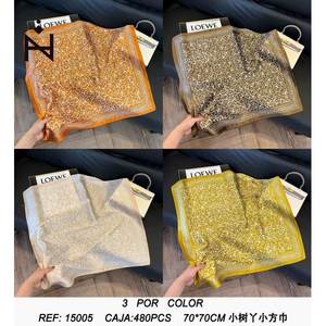 Foulard carré en soie Angelina motif petite branche d'arbre 70x70 cm, accessoire de mode multifonctionnel pour femme - Product Image 3