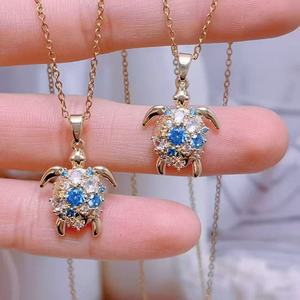 Collana Personalizzata con Ciondolo a Cuore e Rosa, Base in Ottone Placcato Oro 18k, Gioielli Floreali Romantici - Product Image 4