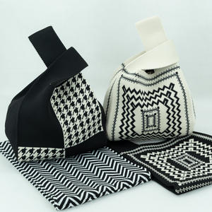 Vendita calda In magazzino Mini <span class=keywords><strong>borsa</strong></span> personalizzata per bambini borse a <span class=keywords><strong>tracolla</strong></span> In maglia di poliestere borse a <span class=keywords><strong>tracolla</strong></span> all'<span class=keywords><strong>uncinetto</strong></span> per le donne - Product Image 1