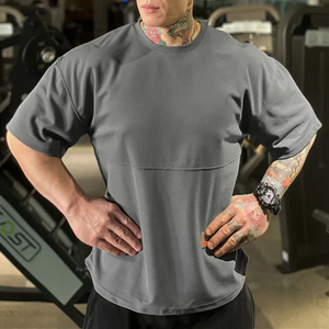 เสื้อยืดแขนสั้นคอกลมสีเทาสำหรับฤดูร้อนสำหรับวิ่งและออกกำลังกายทรงหลวมเปิดไหล่ไซส์ใหญ่ - Product Image 1