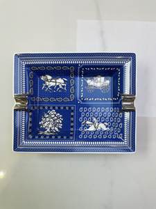 Cendrier décoratif en céramique de style américain, forme carrée, quatre ouvertures, base rouge, écologique, moderne, simple, pour la maison - Product Image 2