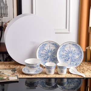 Service de table Lucky Star 10 pièces en porcelaine fine avec décor créatif, comprenant tasses, assiettes à steak, assiettes à dessert et couverts, personnalisable avec logo, pour la décoration intérieure - Product Image 1