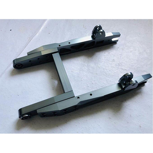 Bras oscillant en aluminium léger sur mesure usiné CNC de haute qualité pour pièces de moto Sur <span class=keywords><strong>Ron</strong></span>, argent/noir, côté droit - Product Image 2
