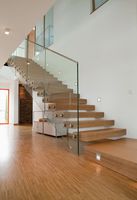 Fabricant Installation facile Bandes de roulement en bois massif Escalier flottant Escalier droit