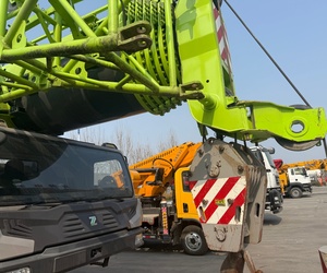 Grue sur camion Zoomlion ZAT1300H8, modèle 2021, bon état, 130 tonnes, avec grue SAC1300t, STC800t6, STC800t5, STC1000c7, à prix bas. - Product Image 6