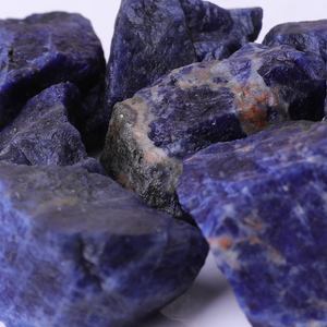 La pierre brute de sodalite naturelle dégringole la pierre brute de décoration | Prix de gros Sodalite brute pour la décoration - Product Image 2
